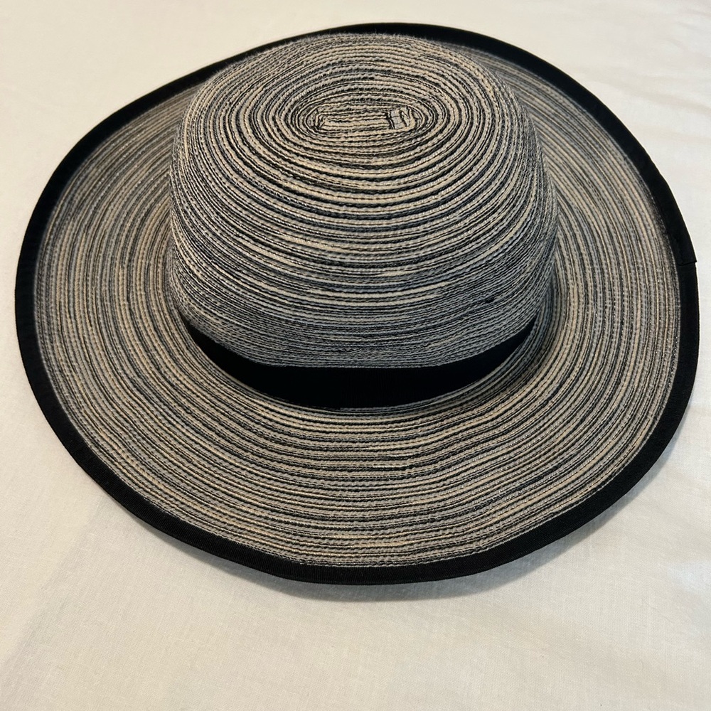 Solar Escape Black and Gray Women's Sun Hat